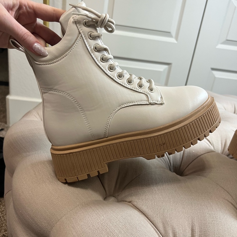 Women's Cream Lace-Up Ankle Boots